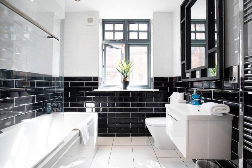 Central Townhouse With Roof Terrace Manchester Exterior foto